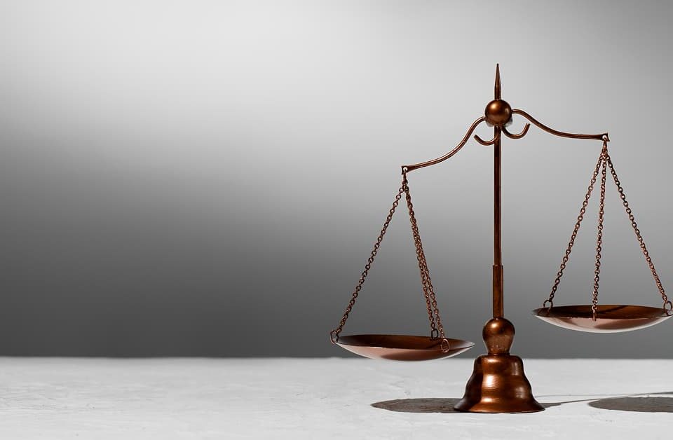 Khalil Asayesh Iranian lawyer in Dubai explaining cheque law