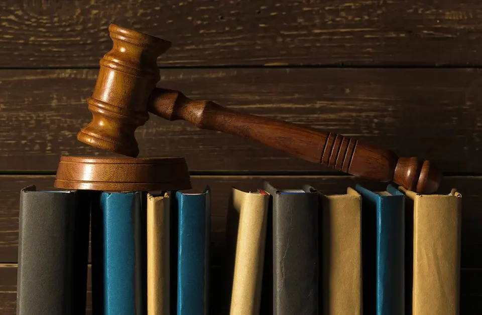 دادگاه دبی در حال اجرای حکم خارجی و پذیرش احکام اختصاری